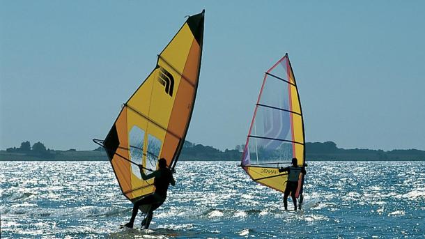 To windsurfere i Lillehav ved Sydals