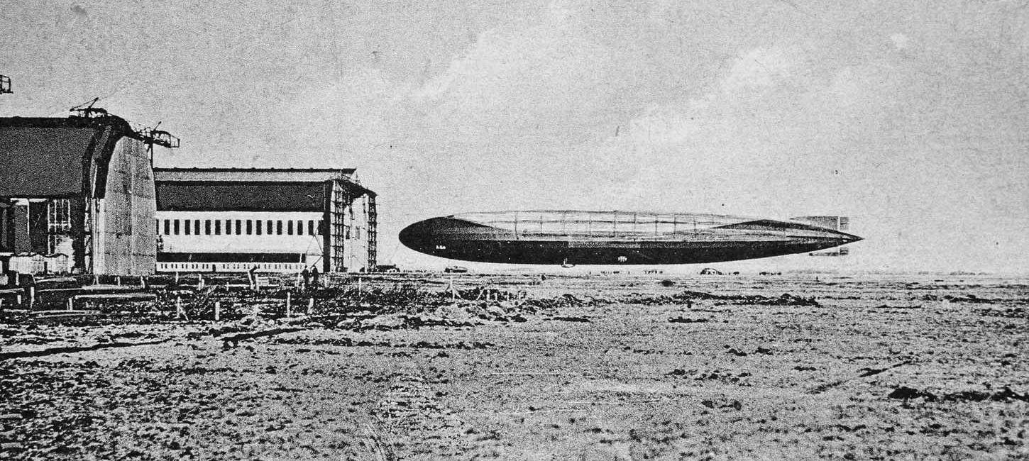 Arkivfoto: Zeppeliner udenfor hangaren på zeppelinbasen i Tønder